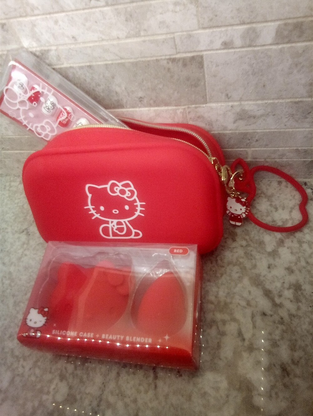 Hello Kitty 30 Pc. Hello Kitty Beauty Kit